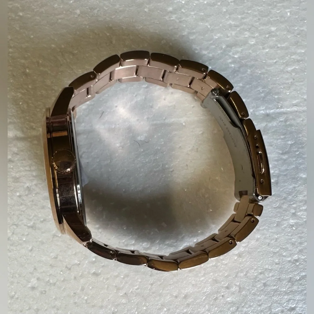 RARE GUESS GENTS ROSE GOLD TONE CASE ROSE GOLD TONE STAINLESS STEEL WATCH - Picture 3 of 5